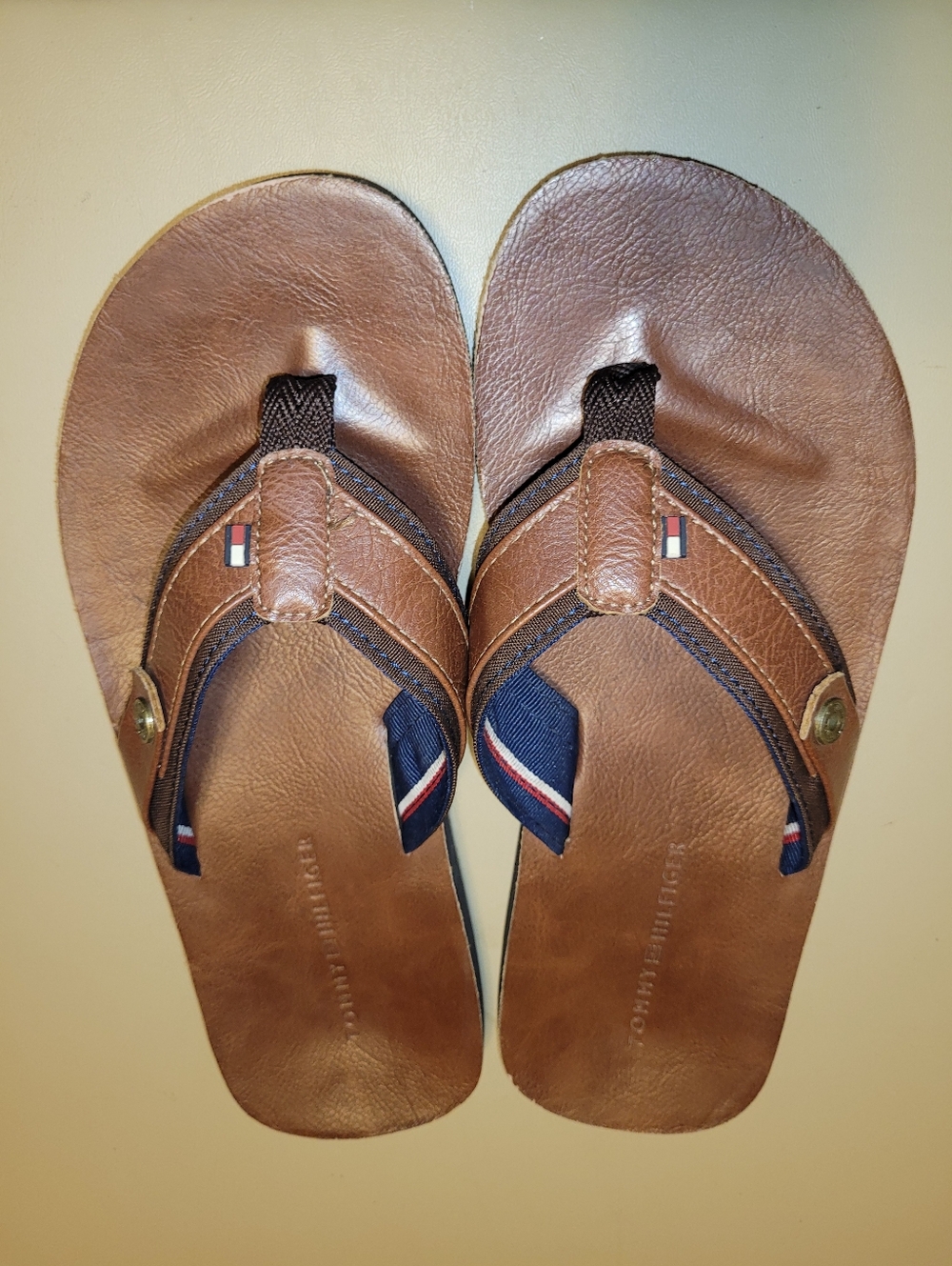 Tommy Hilfiger Brown Leather Men’s Flip Flops with Navy Accents - Size 7